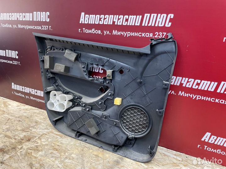 Обшивка боковой двери передняя правая Renault