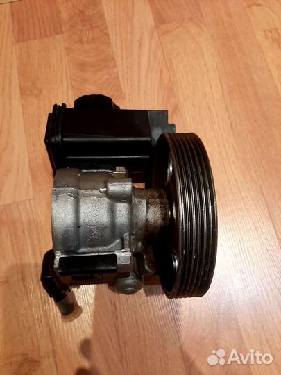 Насос Гур с бачком