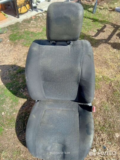Автомобильное сиденье