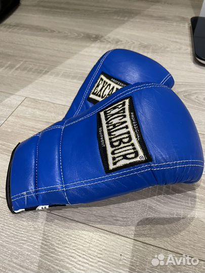 Боксерские перчатки