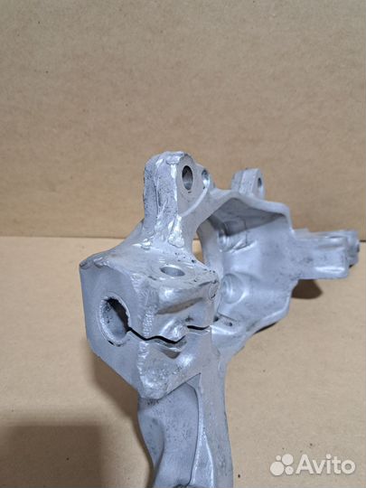 Кулак передний правый Nissan pathfinder R52