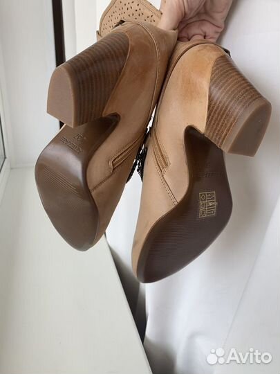 Ботинки женские казаки 36,5-37