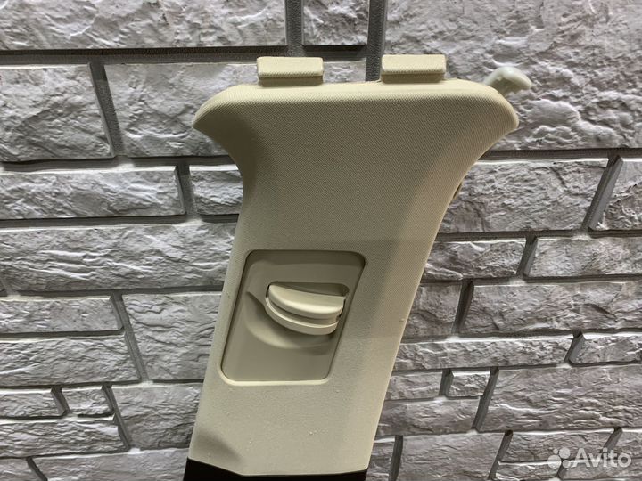 VW Touareg NF Обшивка стойки средняя правая