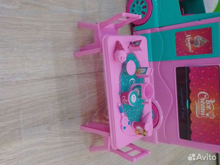 Машина фургон с мороженым