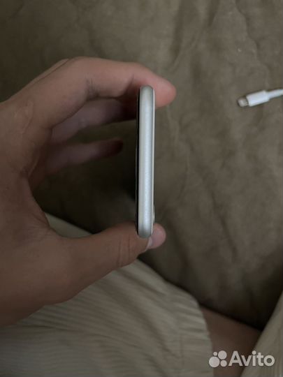 Телефон iPhone se 2020