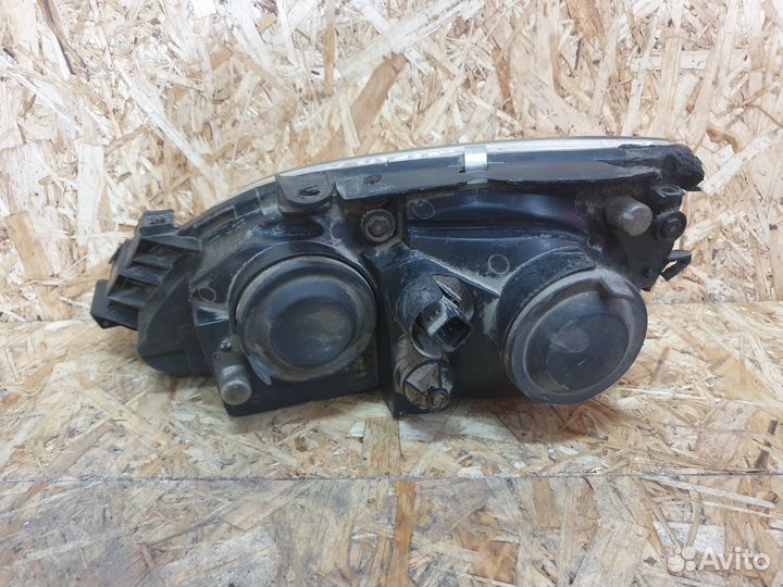 Фара правая Toyota Avensis I 1997-2003