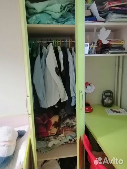 Шкаф, стол, пенал в детскую