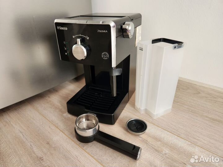 Рожковая кофеварка Saeco Poemia HD8323