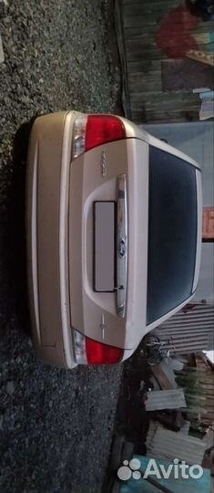 Ford Laser, 2001