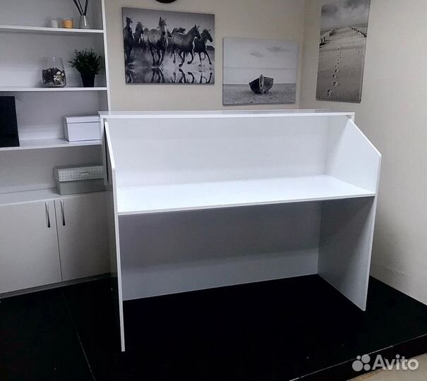 Стойка ресепшн