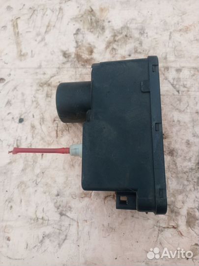 Компрессор центрального замка Volkswagen Passat B3