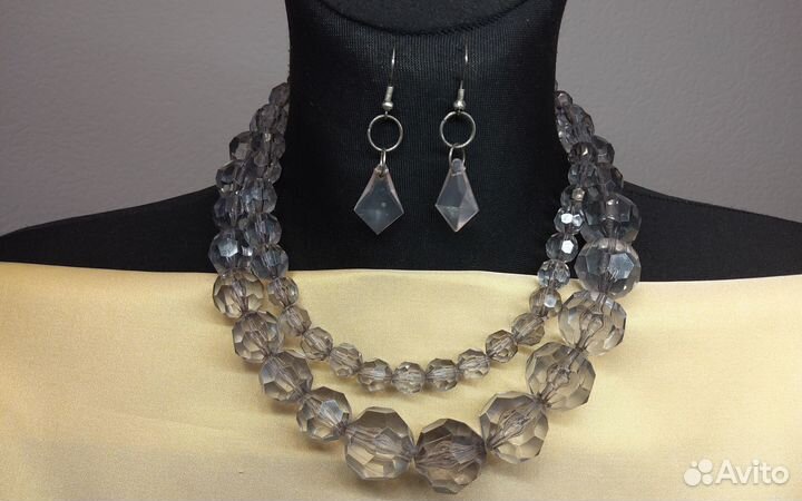 Комплект бижутерии серьги и крупные длинные бусы