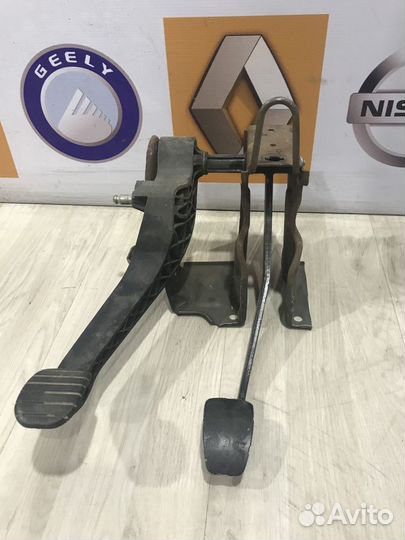 Педальный узел Педаль Renault sandero