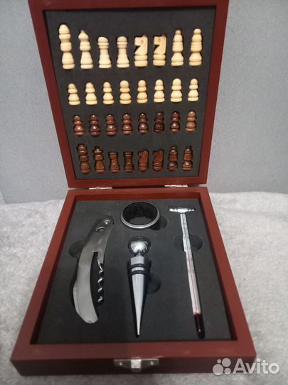 Подарочный винный набор новый