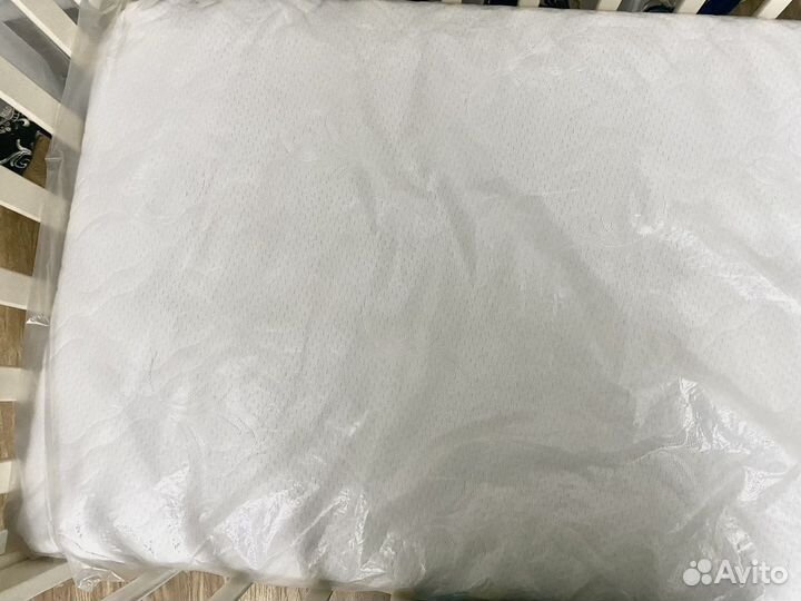 Детская кроватка с универсальным маятником