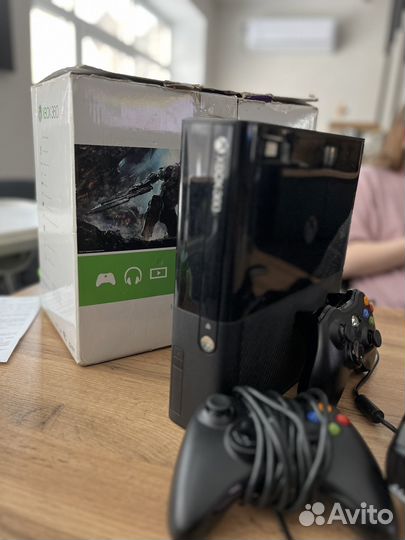 Xbox 360 e freeboot + киннект и 2 геймпада