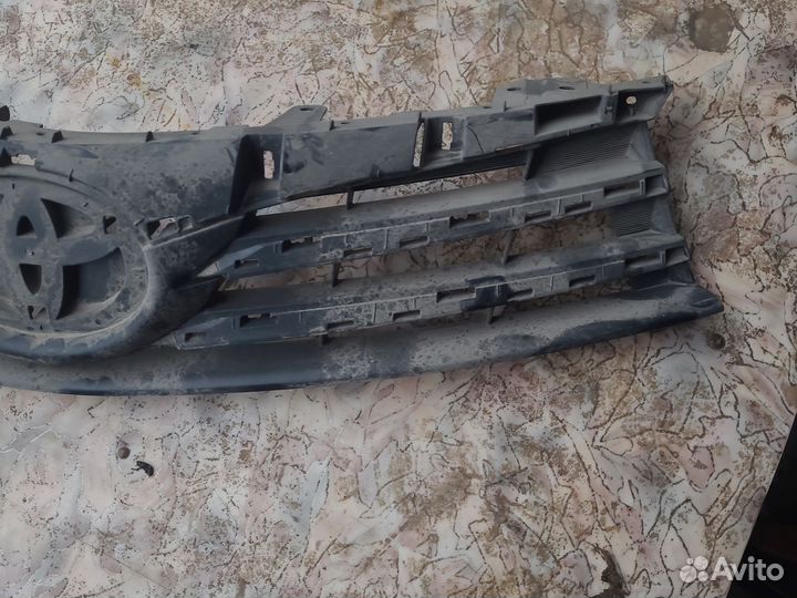 Решетка радиатора toyota corolla 180