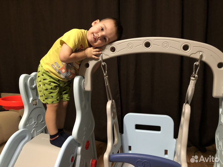 Детская горка, качели, кольцо и мяч