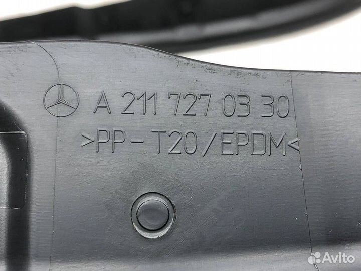 Накладка двери Mercedes W211