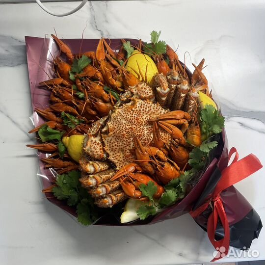 Мужской букет из раков, краба волосатика