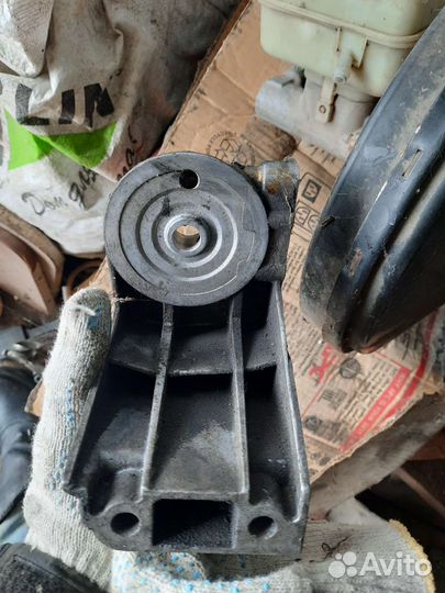 Кронштейн фильтра Mercedes W202 W210