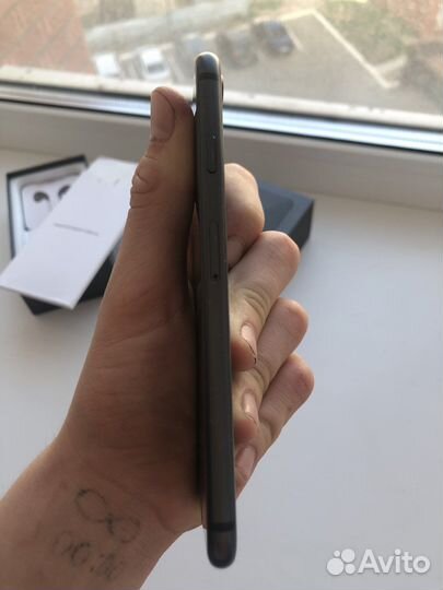 Телефон iPhone 8 64 gb