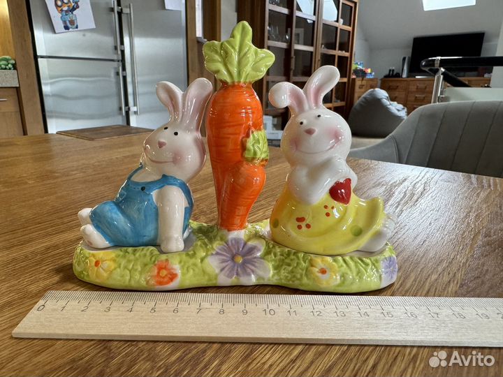 Солонка и перечница; фарфор