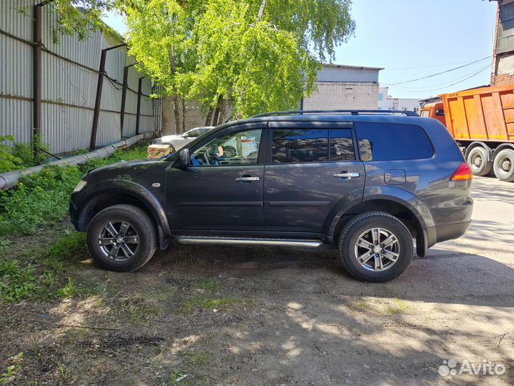 Mitsubishi Pajero Sport 2.5 AT, 2011, 208 300 км