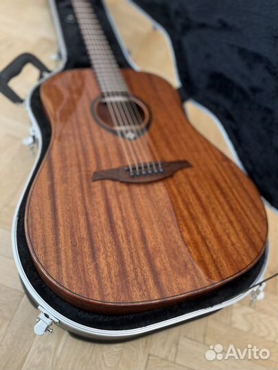 Акустическая гитара LAG (массив Кайи)