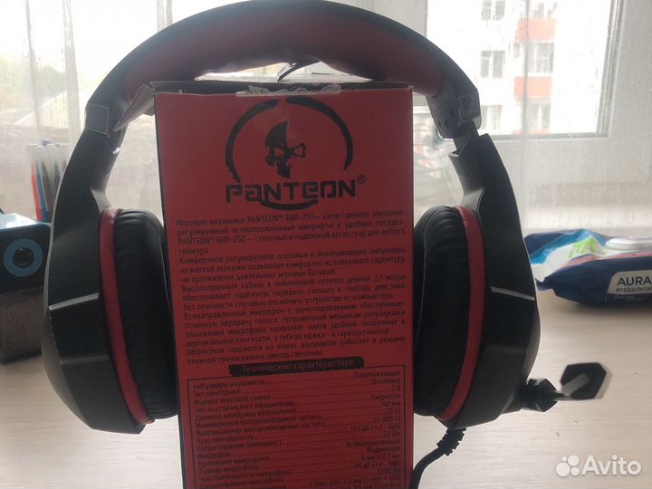 Проводные наушники с микрофоном