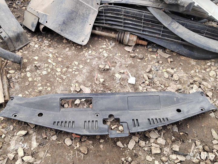 Накладка замка капота Toyota Camry V70