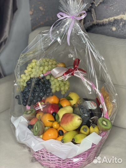 Корзина с фруктами