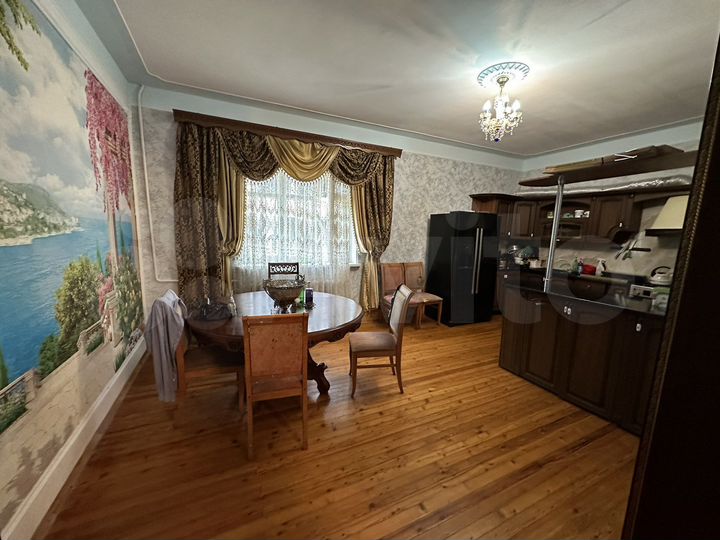 Дом 360 м² на участке 8 сот.