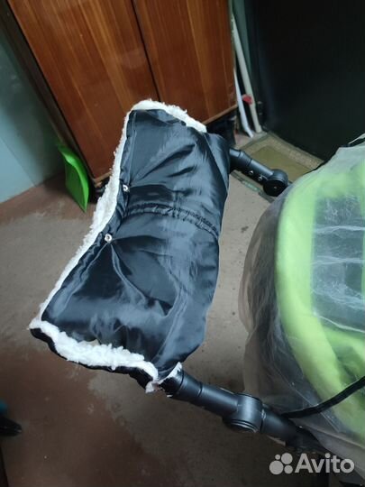 Прогулочная коляска с надувными колесами