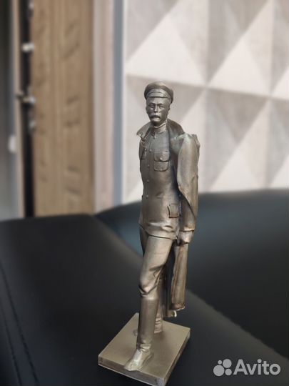 Дзержинский статуэтка