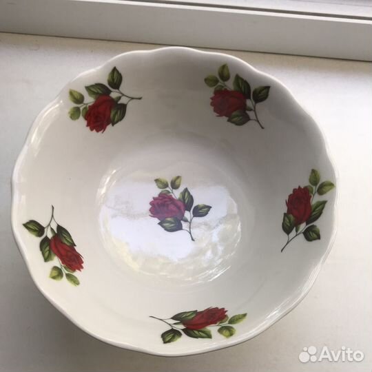 Ваза для фруктов на ножке