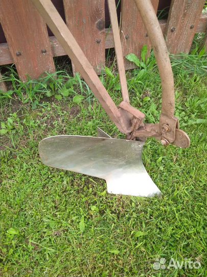 Плуг ручной