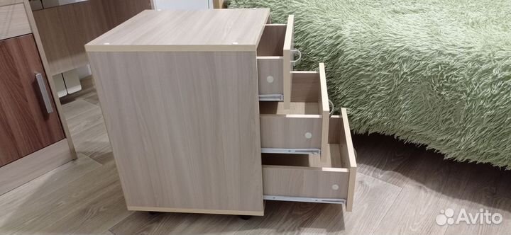 Тумба с выкатными ящиками