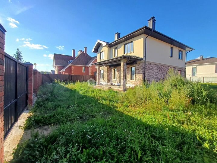 Дом 212,4 м² на участке 9,5 сот.