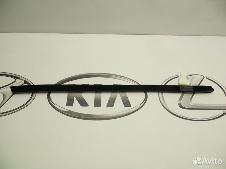 Уплотнитель стекла двери передний правый Tucson 3