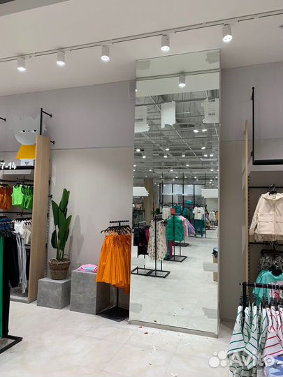 Большое настенное зеркало