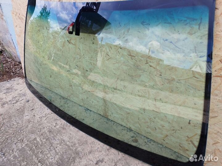 Лобовое стекло