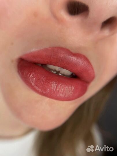 Модель на перманент губ