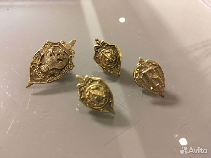 Значки спецподразделений «Вымпел/Альфа»; «скр/фсб»