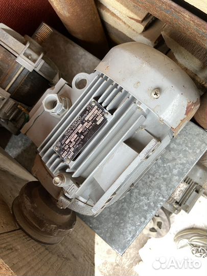 Двигатель асинхронный 0.75кв 220/380