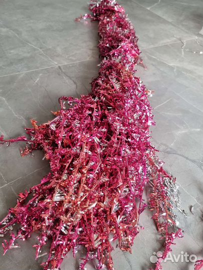 Новогодняя мишура и дождик