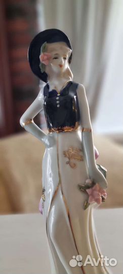 Фарфоровая статуэтка