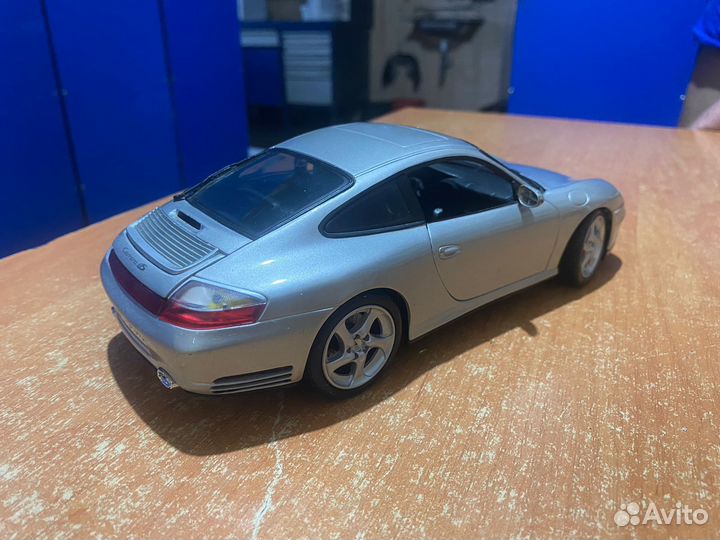 Модель Porsche 911 Carrera 4S Maisto 1/18