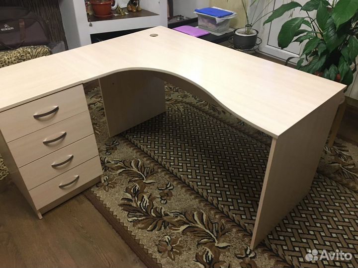 Продам компьютерный стол с тумбочкой