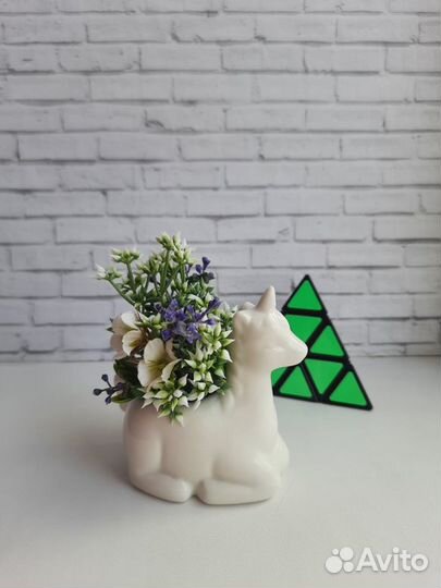 Декорированная цветочная композиция Единорожка